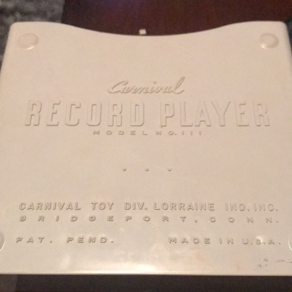 Vintage Carnival toy record player with 4 records - Picture 2 of 7